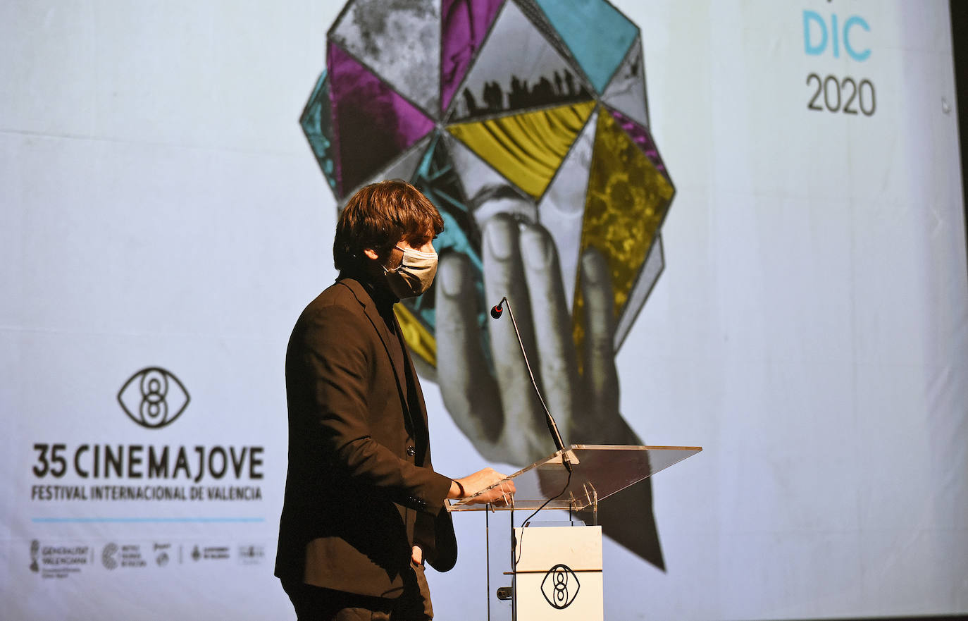 La 35 edición del festival Cinema Jove de Valencia ha arrancado este sábado por la tarde en el Teatro Rialto de la ciudad. La apertura del evento cinematográfico ha contado con la entrega de los premios Futuro de Cine a la actriz Gloria March y al actor Raúl Navarro, como han informado desde la organización. El festival sigue hasta el día 9.