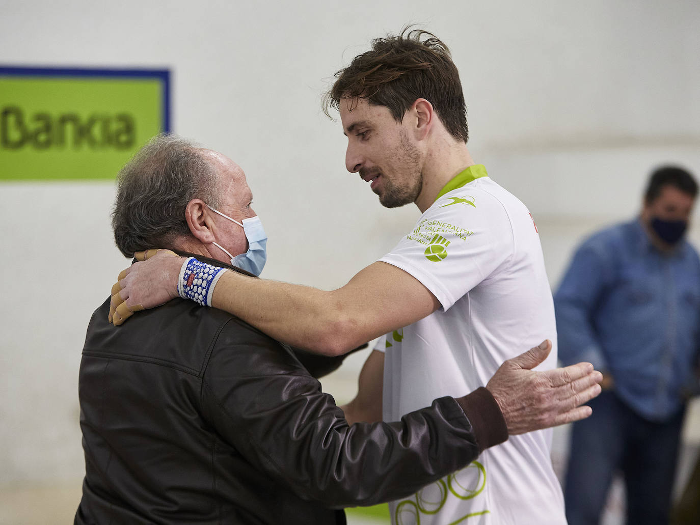 Vence a De la Vega en la final disputada a puerta cerrada en Pelayo (60-25)