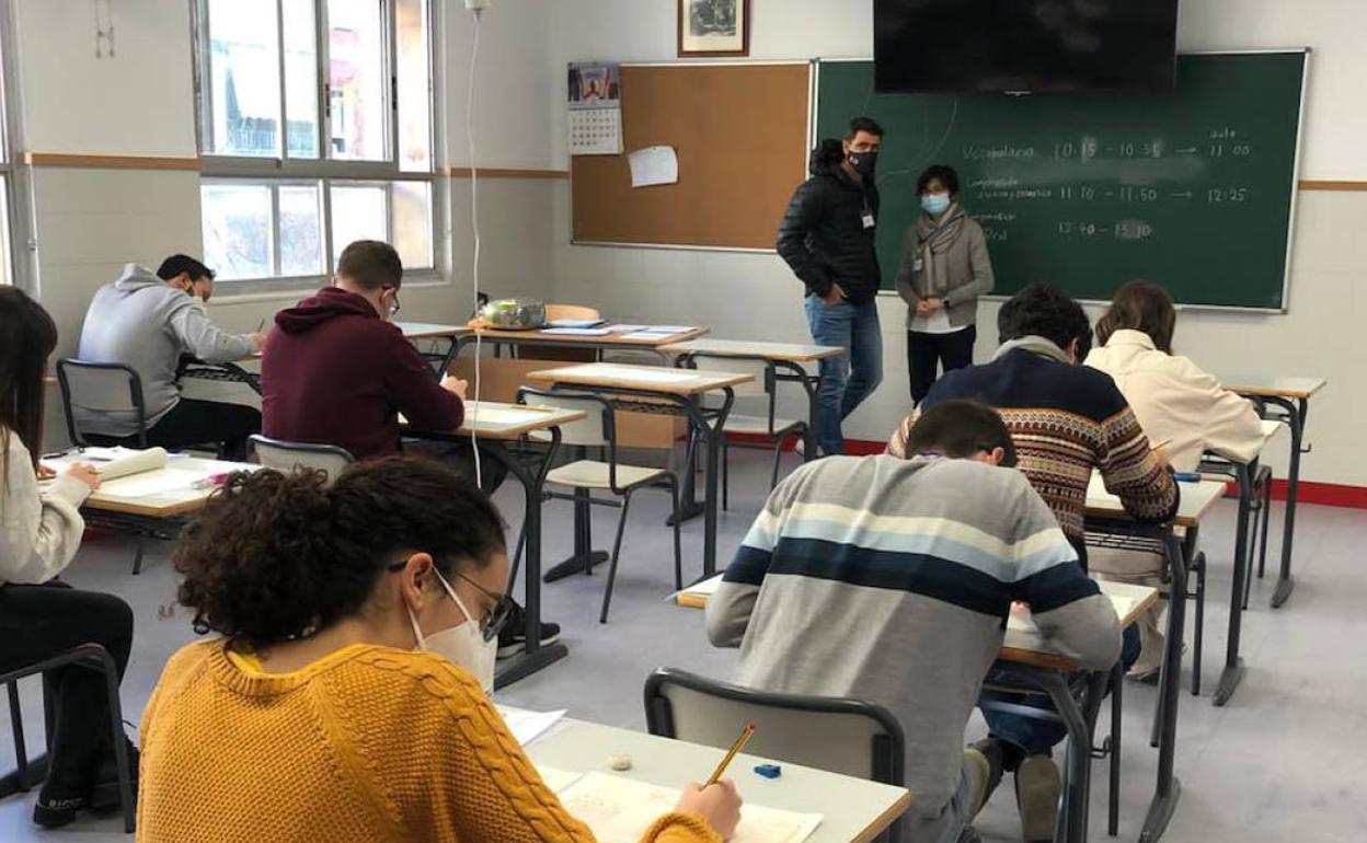 Examen oficial de lengua japonesa en Valencia. 