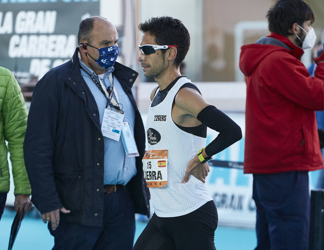 El atleta keniata Kibiwott Kandie ha destrozado el récord del Mundo en la Medio Maratón de Valencia este domingo con una marca de 57:32 minutos, rebajando en casi medio minuto la plusmarca de su compatriota Geoffrey Kamworor (58:01). En mujeres, la etíope Genzebe Dibaba vence en su debut con un tiempo de 1.05.16. Esta edición de la Medio Maratón de Valencia-Fundación Trinidad Alfonso puede ser considerada la mejor carrera de la distancia de todos los tiempos, ya que hasta cuatro corredores han entrado en meta mejorando la anterior marca mundial. 