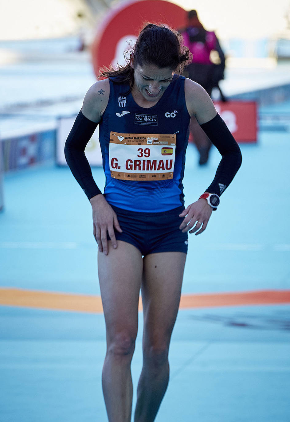 El atleta keniata Kibiwott Kandie ha destrozado el récord del Mundo en la Medio Maratón de Valencia este domingo con una marca de 57:32 minutos, rebajando en casi medio minuto la plusmarca de su compatriota Geoffrey Kamworor (58:01). En mujeres, la etíope Genzebe Dibaba vence en su debut con un tiempo de 1.05.16. Esta edición de la Medio Maratón de Valencia-Fundación Trinidad Alfonso puede ser considerada la mejor carrera de la distancia de todos los tiempos, ya que hasta cuatro corredores han entrado en meta mejorando la anterior marca mundial. 