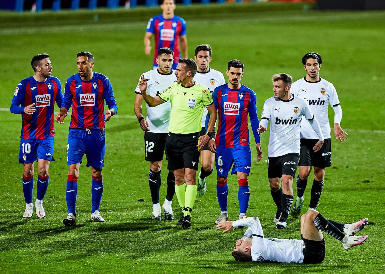 Fotos: Las mejores imáganes del Eibar-Valencia