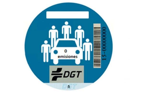La DGT lanza una nueva etiqueta identificativa azul