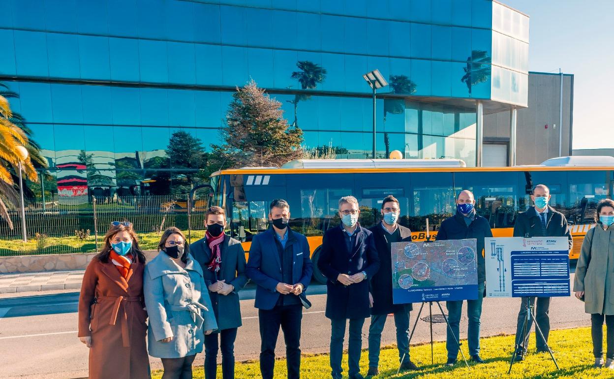 Presentación del nuevo servicio de autobús. 