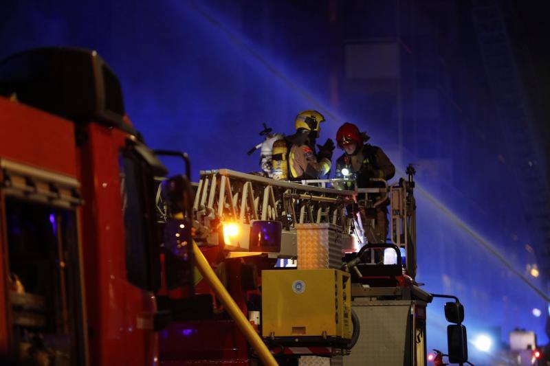 Fotos: Imágenes del trágico incendio de Badalona