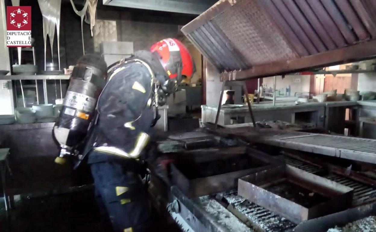 Bomberos, en el lugar del incendio.