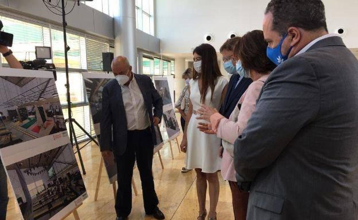 El director de SPTCV, Antonio Rodes, junto a la consellera de Innovación, Carolina Pascual