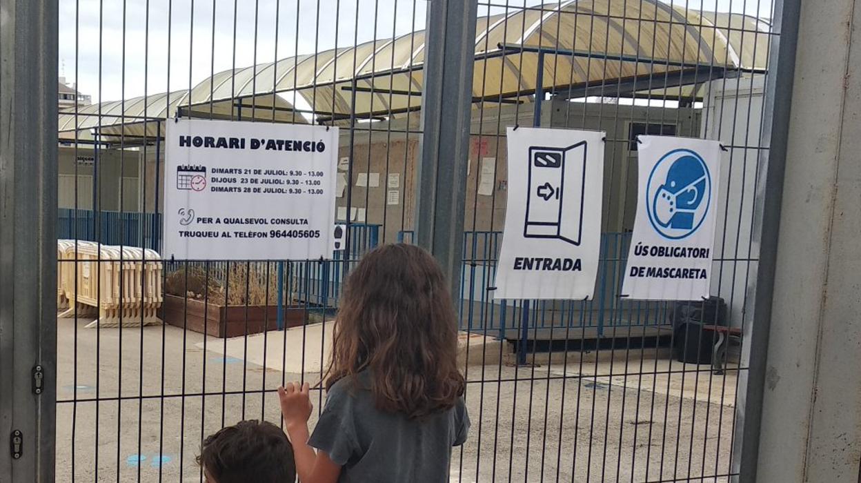 Colegio Jaume I de Vinaròs, íntegramente en barracones. Las obras del nuevo centro están en ejecución. 