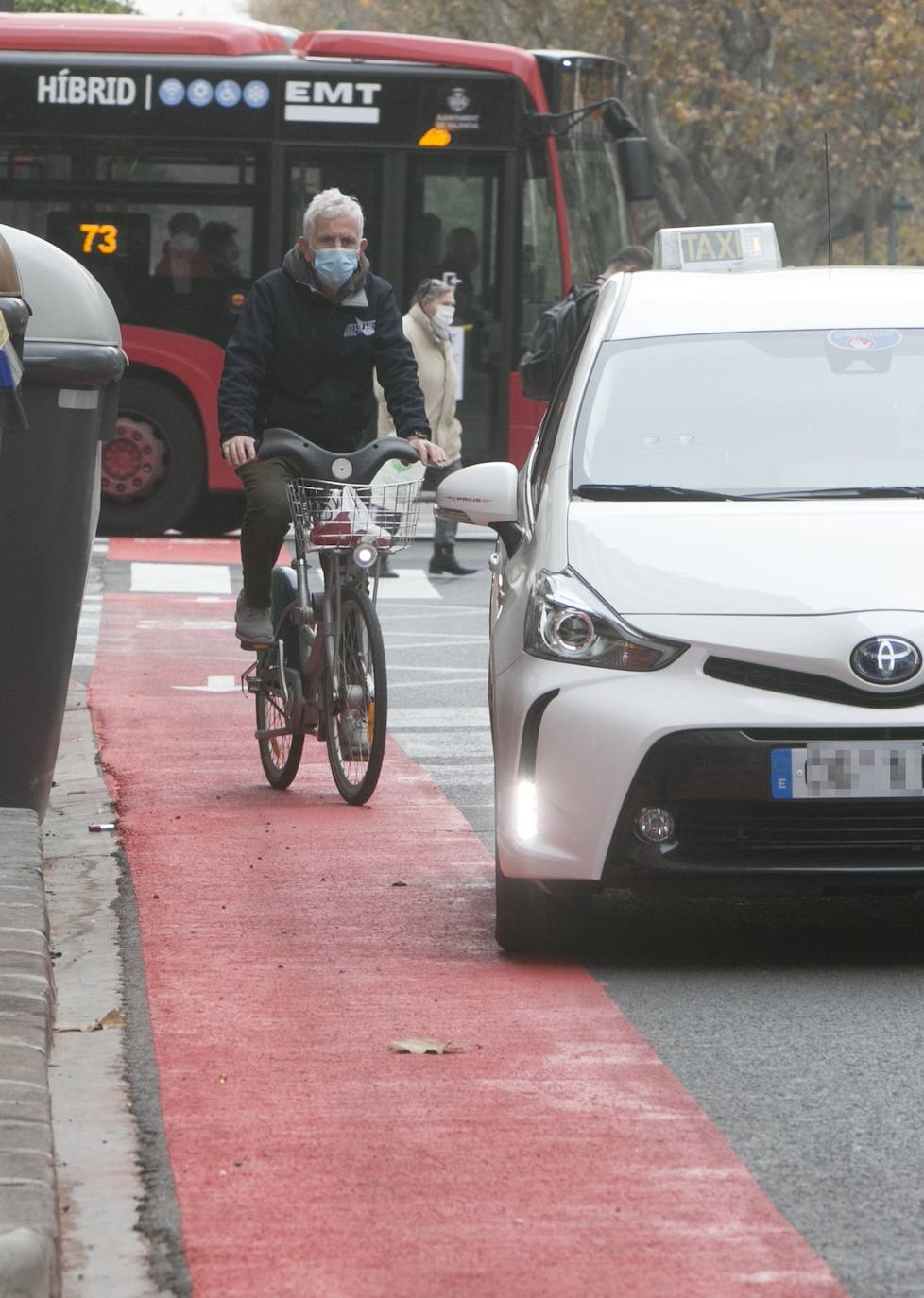 Fotos: Nuevo carril bici en la Gran Vía de Valencia