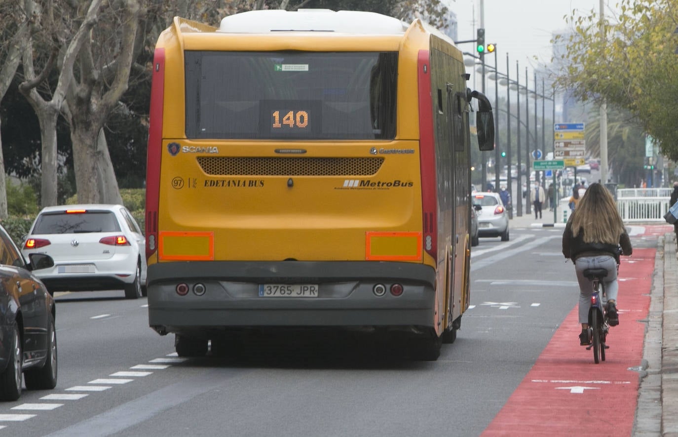 Fotos: Nuevo carril bici en la Gran Vía de Valencia