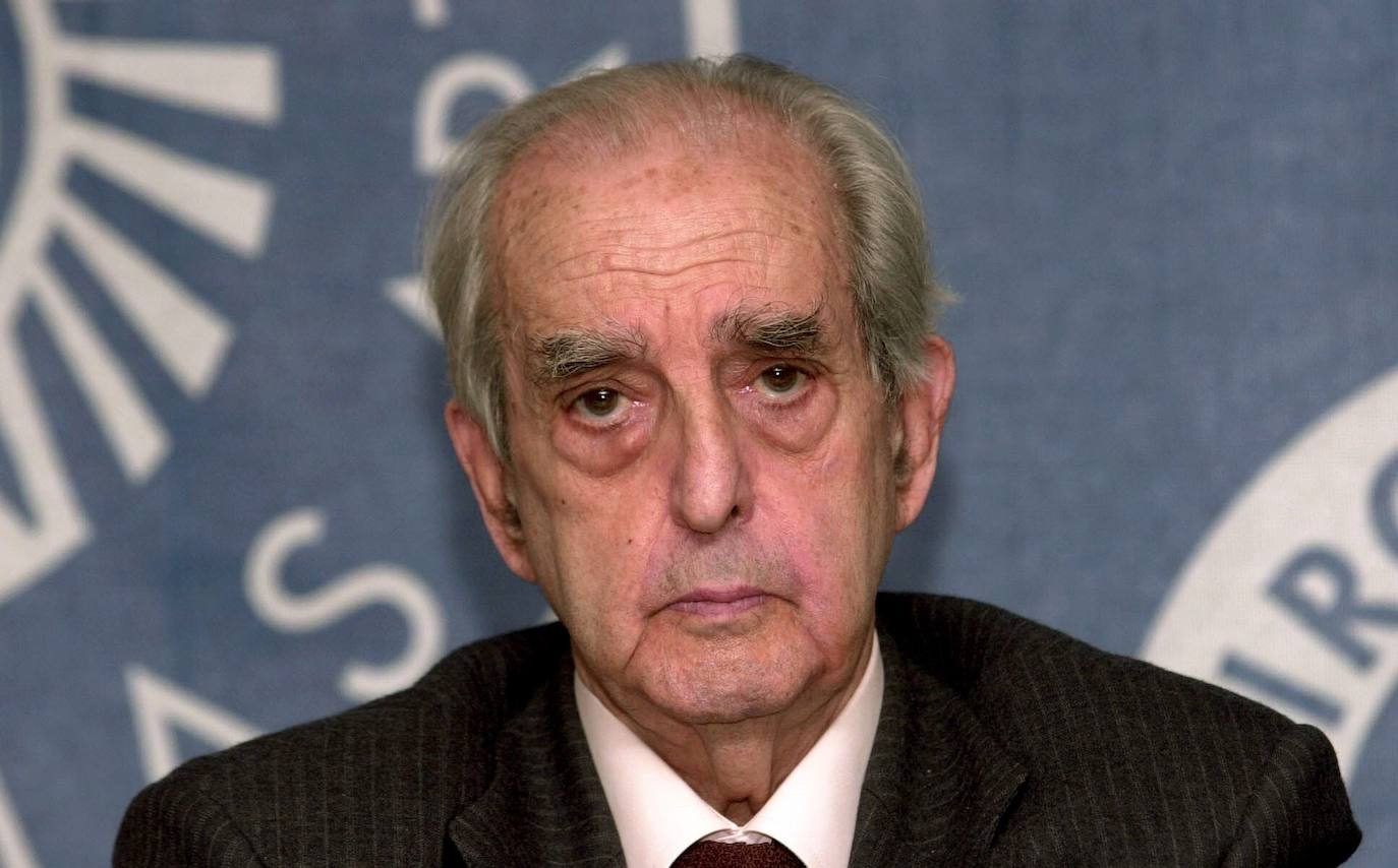 El exministro de Asuntos Exteriores Fernando Morán fallecía a los 93 años. Nacido en Avilés, se convirtió en jefe de la diplomacia durante la primera etapa de Felipe González al frente del Ejecutivo después de haber sido senador del PSOE por Oviedo y, posteriormente, diputado por Jaén.