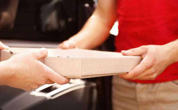 Termina la pesadilla para un hombre que llevaba nueve años recibiendo pizzas que no había pedido