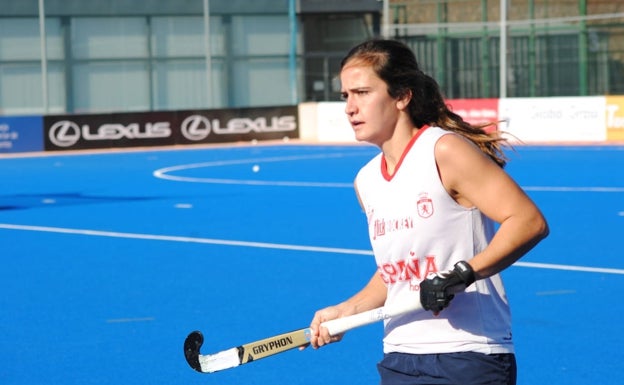 Lola Riera, durante un entrenamiento esta semana en Valencia junto a sus compañeras de selección. 