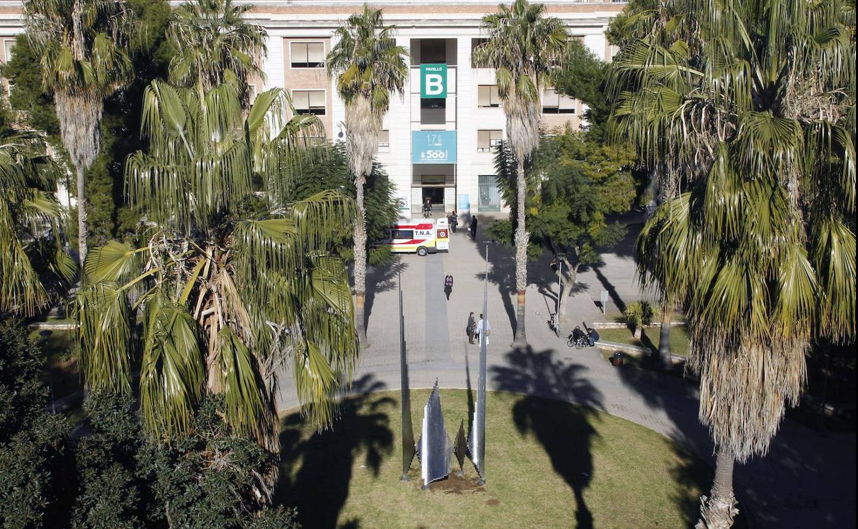 Patio central del Hospital General de Valencia.