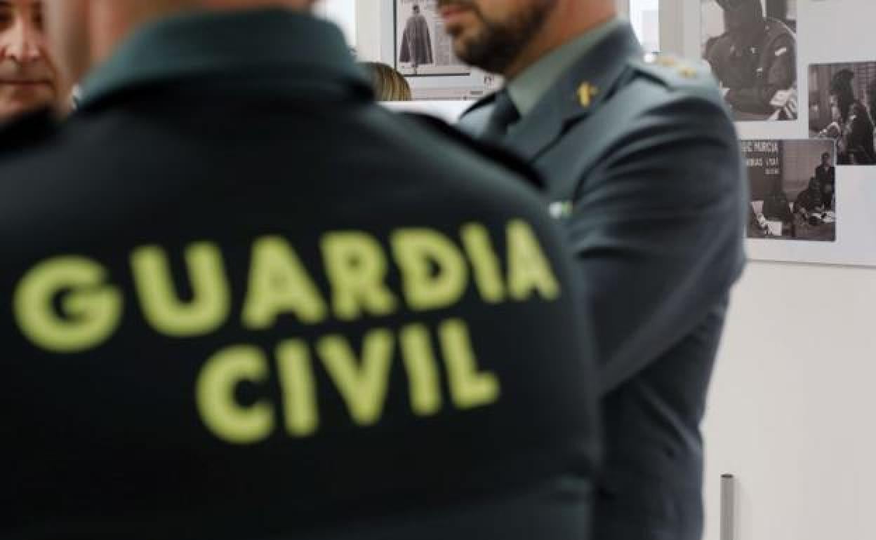 La Guardia Civil investiga contratos firmados por el Ayuntamiento de Cofrentes.