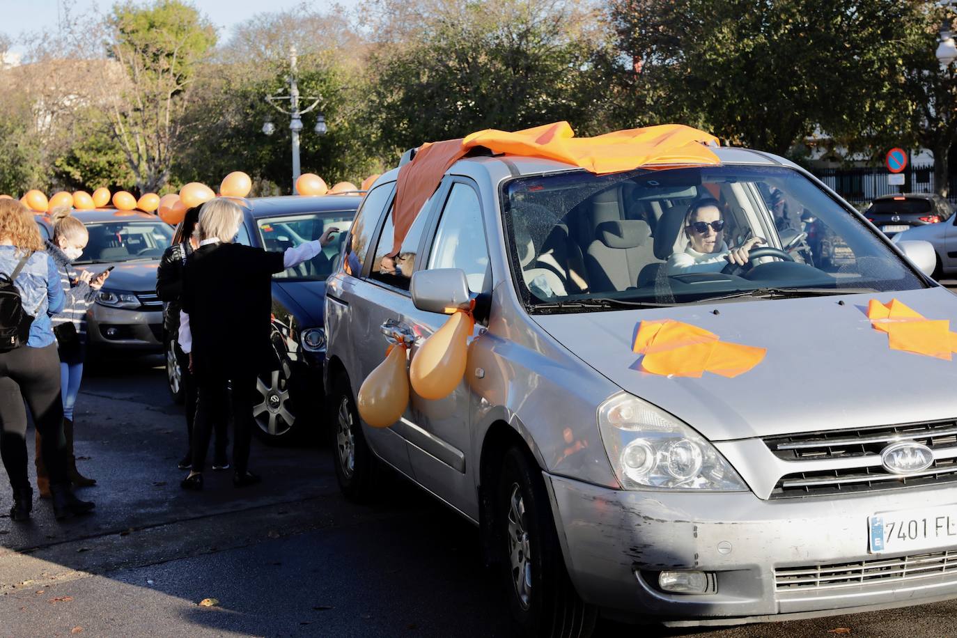 La manifestación en coche contra la Lomloe recorre algunas de las principales vías de Valencia. La protesta, impulsada a nivel nacional por la plataforma 'Concertados', reúne a los detractores de la Ley Celaá en un recorrido iniciado en el paseo de la Alameda y que atraviesa las Grandes Vías, el paseo de la Pechina, las calles Blanquerías, Conde de Trenor, Pintor López y Paseo Ciudadela y el puente de las Flores