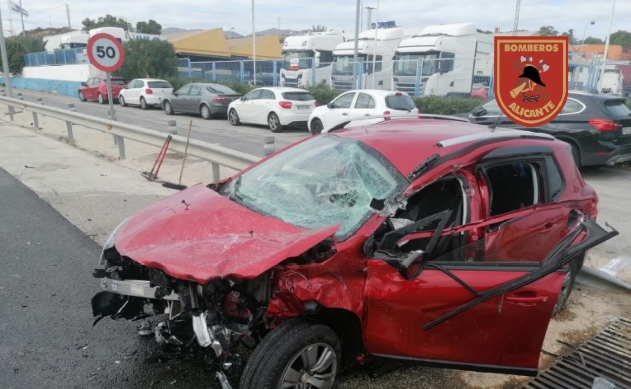 Estado del vehículo de la mujer de 51 años trasladada al Hospital General de Alicante. 