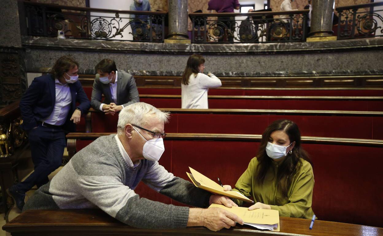 El alcalde Ribó y la vicealcaldesa Gómez, en el pleno del pasado noviembre. 