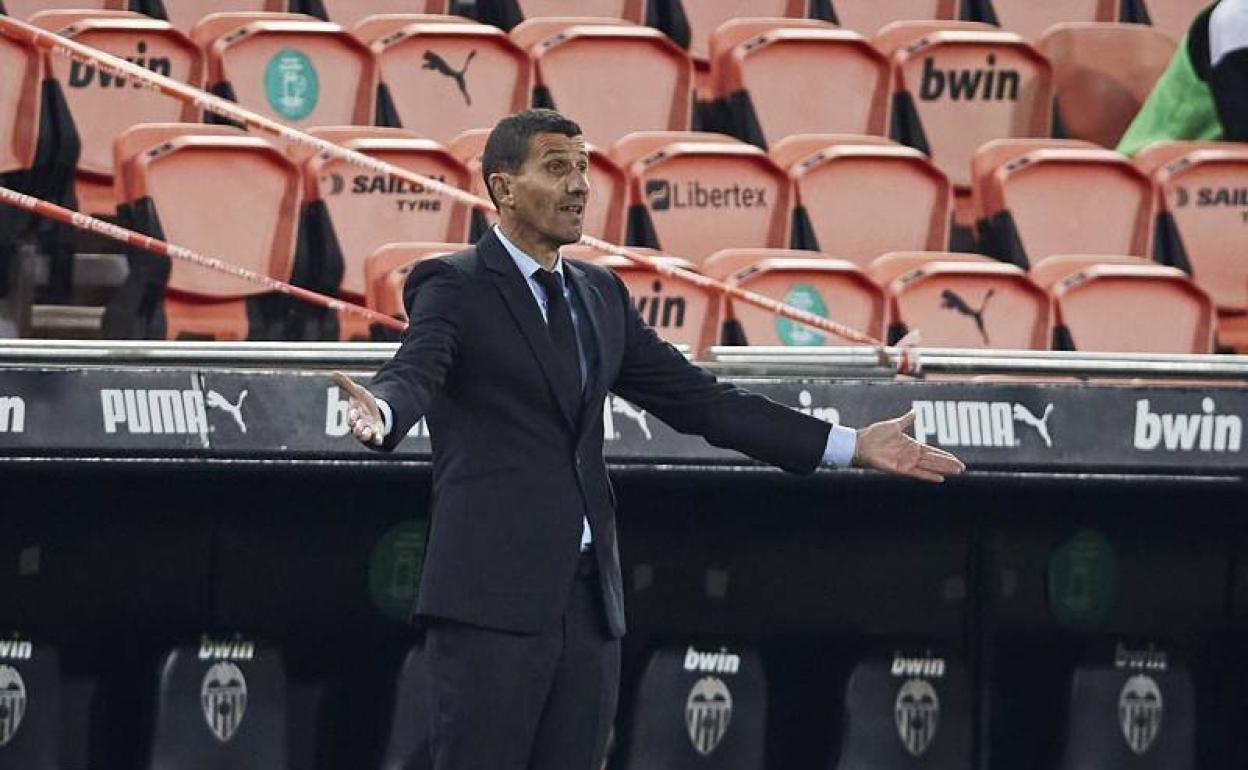 Javi Gracia, ayer frente al Sevilla en el último partido del año en Mestalla. 