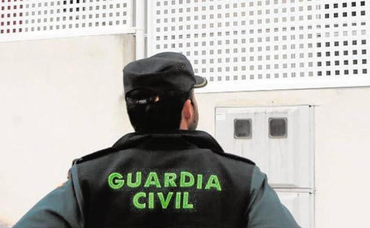 Hallan a una joven muerta de un disparo en la cabeza en una vivienda de Torrevieja