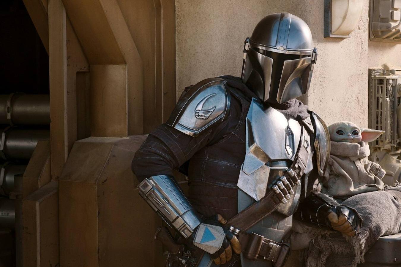 'THE MANDALORIAN' (DISNEY+). Tras descubrir a Baby Yoda en la primera temporada de '"The Mandalorian', la segunda ha profundizado en el hechizo que este pequeño personaje verde provoca en los espectadores que se han enganchado a una serie que cada vez se acerca más al universo original de 'Star Wars'. Con el único problema de la escasa duración de sus capítulos, que siempre saben a poco, 'The Mandalorian' se ha erigido como el gran atractivo de Disney+, con unas historias perfectamente medidas, espectaculares y que han ido dando regalos a los fans, como la aparición de Boba Fett o el ver, por primera vez, el rostro de Pedro Pascal como Mando.