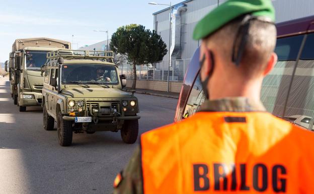 El Ejército se encargará de llevar en avión a Baleares, Canarias, Ceuta y Melilla sus dosis. 