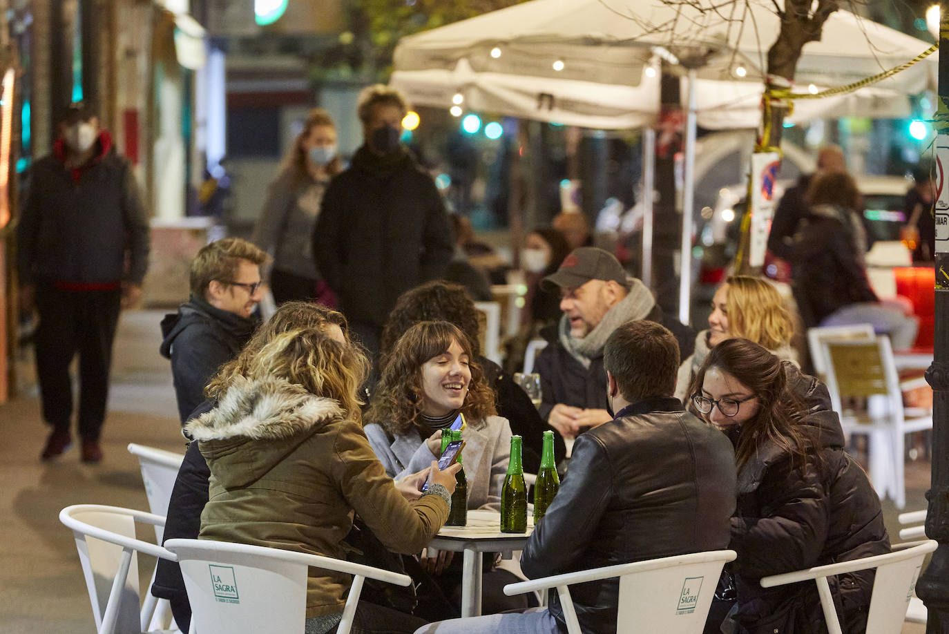 Fotos: Los valencianos disfrutan del tardeo en Ruzafa