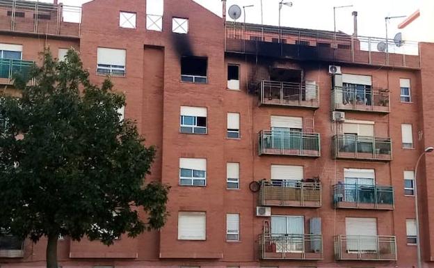 Cinco personas heridas en un grave incendio en un edificio de Paiporta