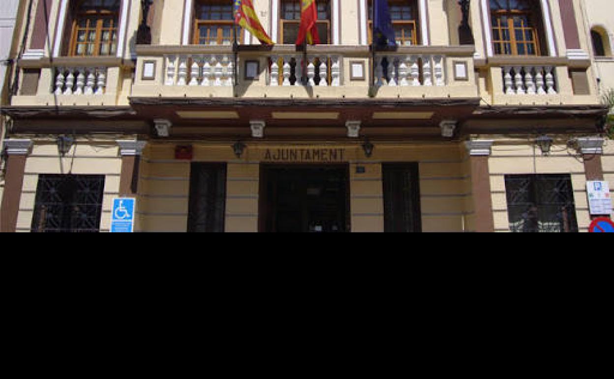 El ayuntamiento del municipio. 