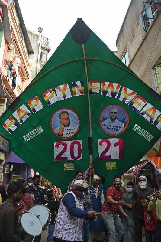 En Ahmedabad, India, han aprovechado las celebraciones del nuevo año para hacer su reivindicación política. 