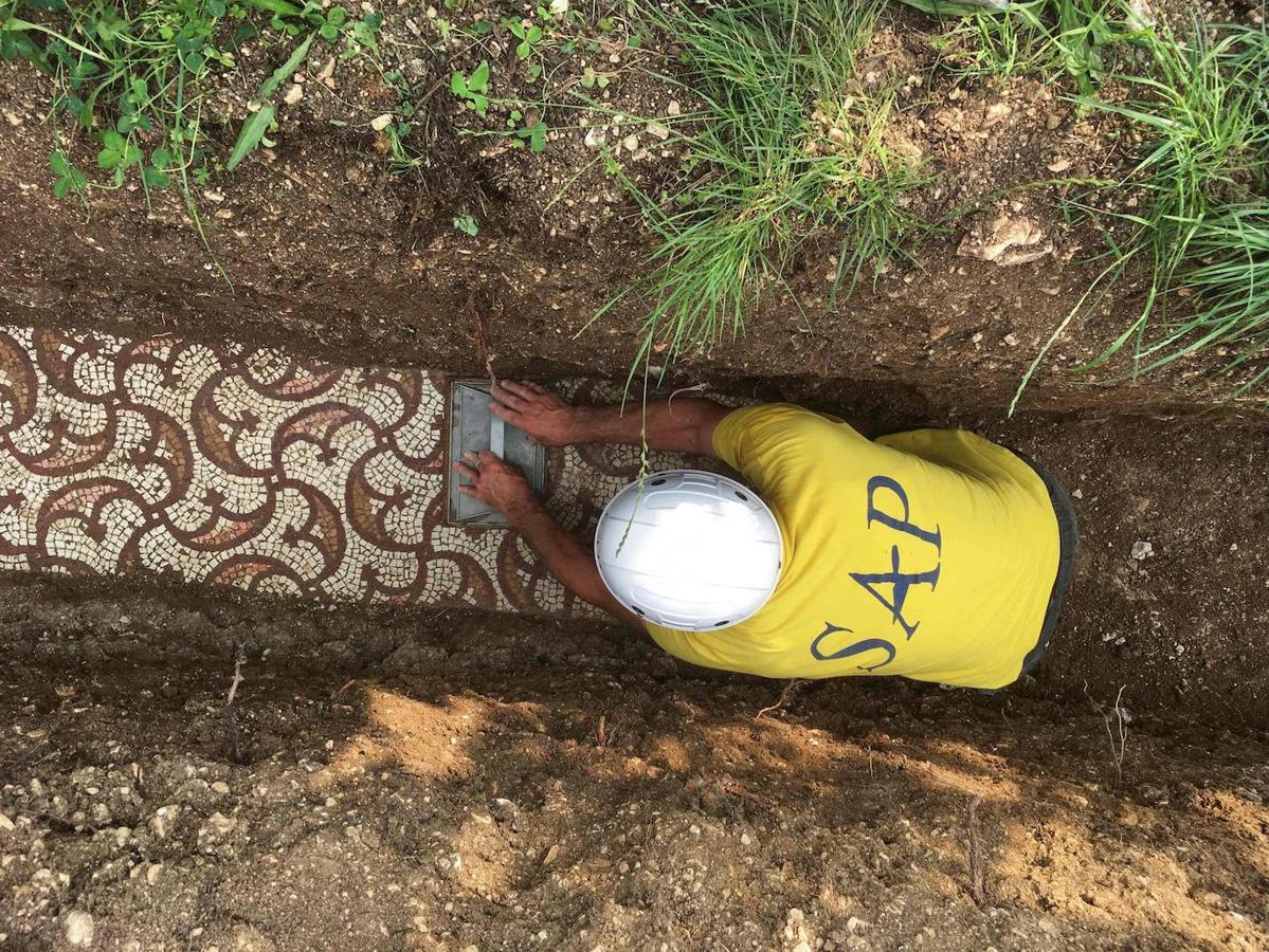 Pertenecía a una villa romana del siglo III d.C y está en un excepcional estado de conservación