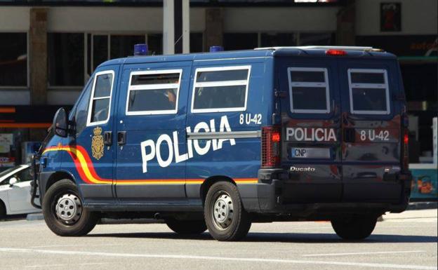 Detenidas ocho mujeres de tres células que robaban carteras y tarjetas a personas mayores en Valencia