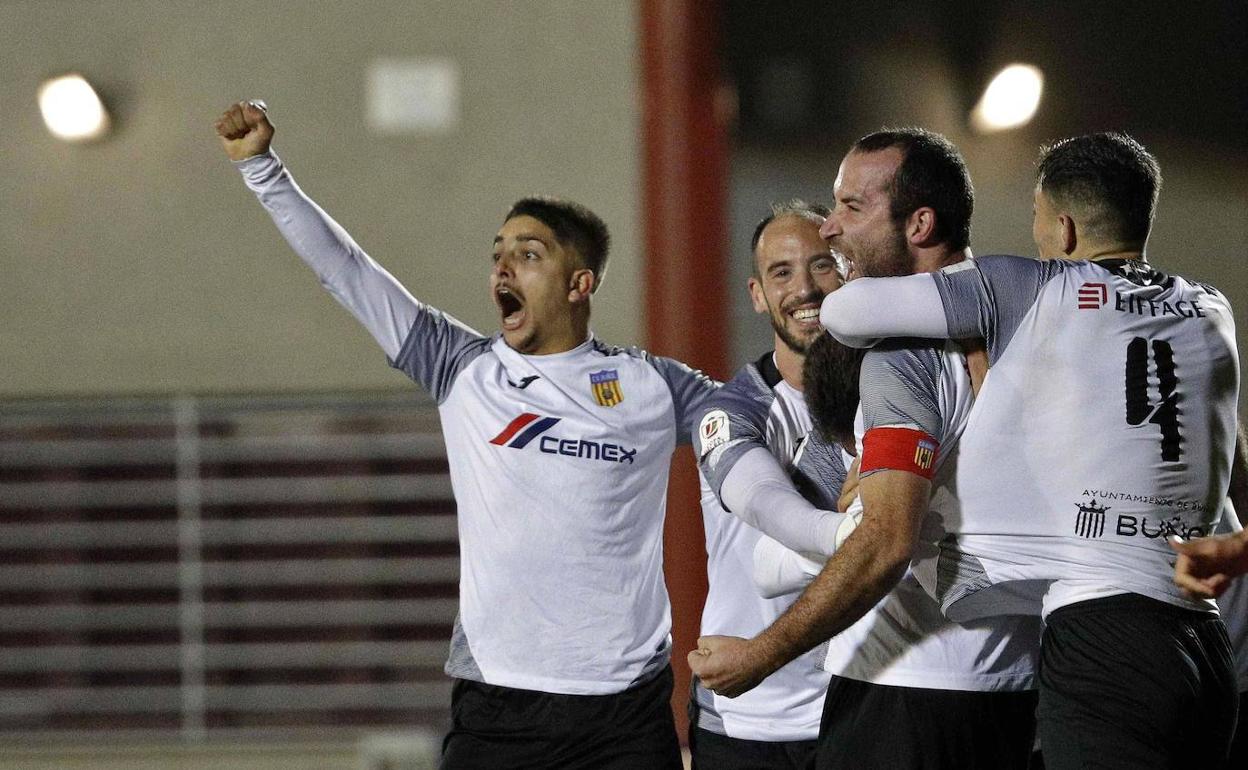 El Buñol, celebra un gol en Copa ante el Elche en la ciudad deportiva del Levante. 