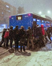 Imagen secundaria 2 - La nieve también ha bloqueado el centro de Madrid