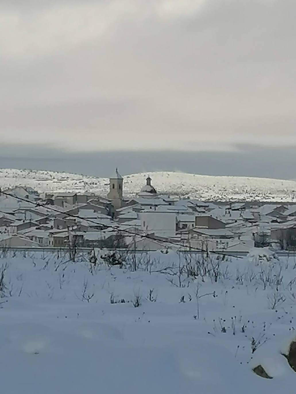 La borrasca 'Filomena' sigue descargando con fuerza sobre la Comunitat Valenciana este domingo. Nieve, hielo y lluvia en una jornada en la que los servicios de emergencia trabajan para minimizar los daños causados por el temporal