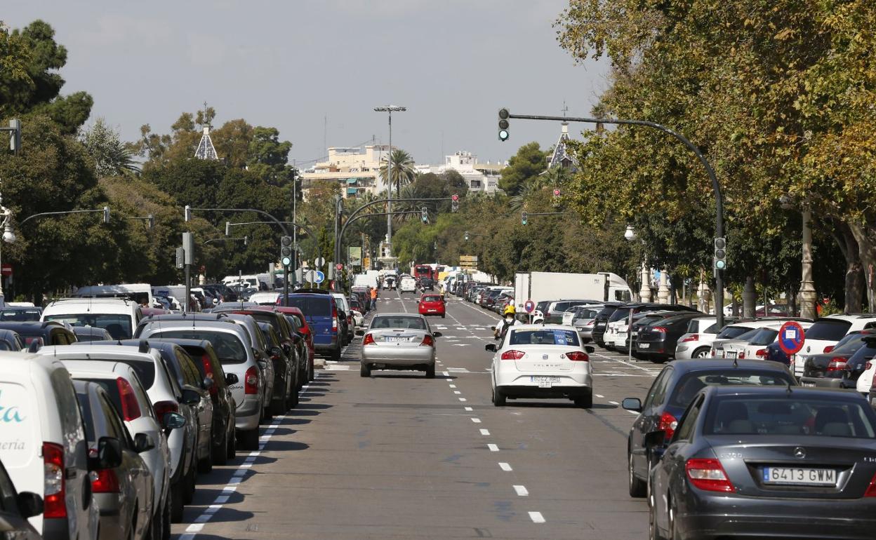 El paseo de la Alameda, con parte del estacionamiento de la zona central. jesús signes