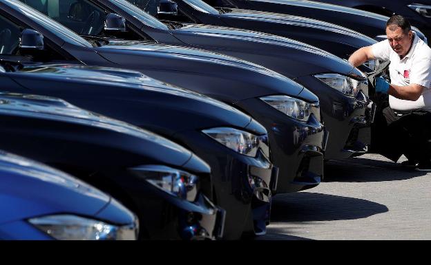 Vehículos de BMW en una campa