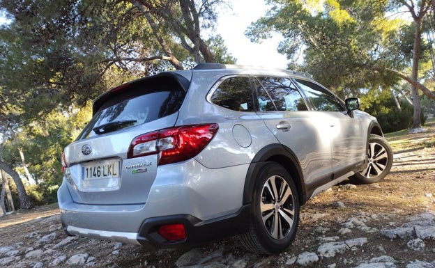 La carrocería familiar hace a este Outback perfecto para viajes a la nieve, salidas con perros, etcétera.