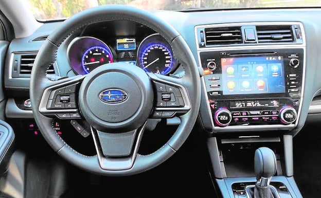 Alta calidad interior, con mucho equipamiento pero con cuadro de mandos de relojes que facilita su lectura.