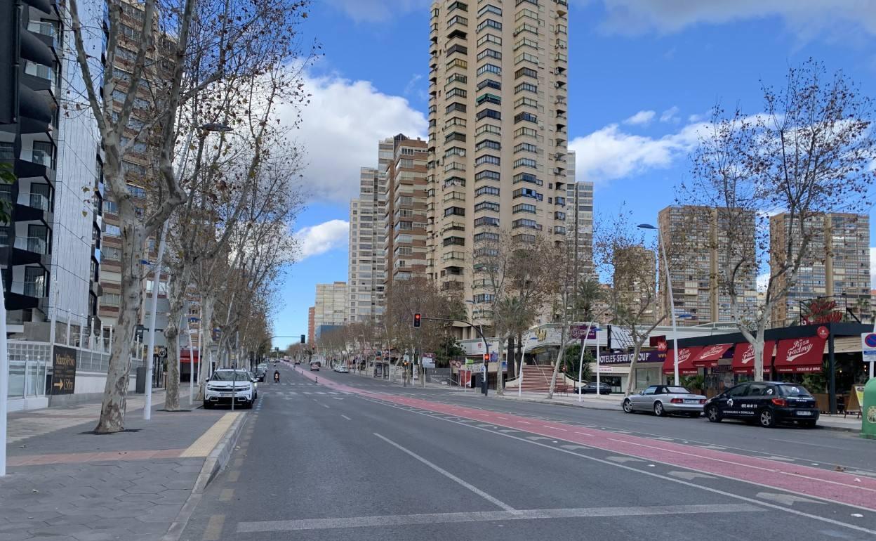 Calles poco transitadas en Benidorm a causa de la pandemia. 