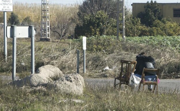 Investigan la extraña desaparición de una joven de 19 años que se prostituía en la calle en Albal