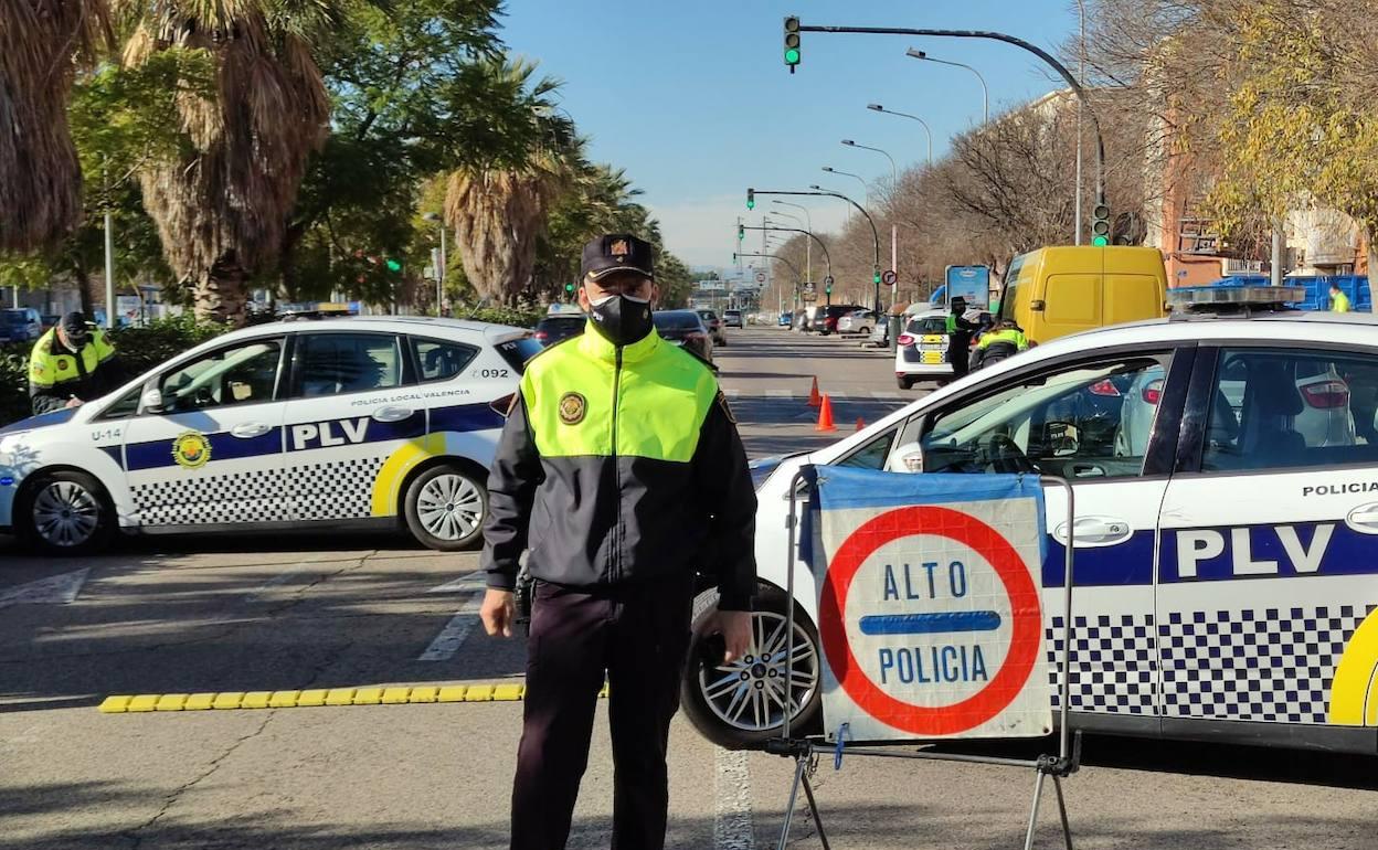 La Policía multa 16 fiestas ilegales en pisos en Valencia en una noche