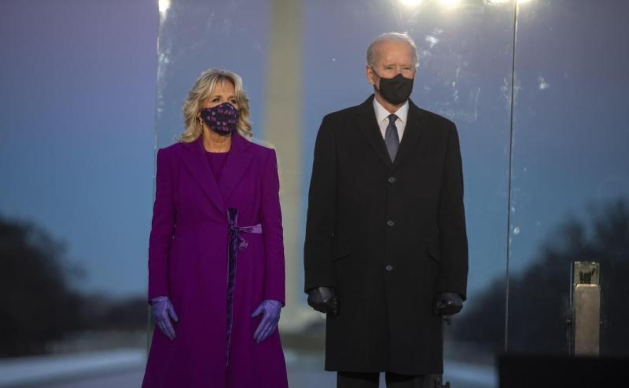 Joe Biden y Jill Biden, en el homenaje a las víctimas de la covid. 