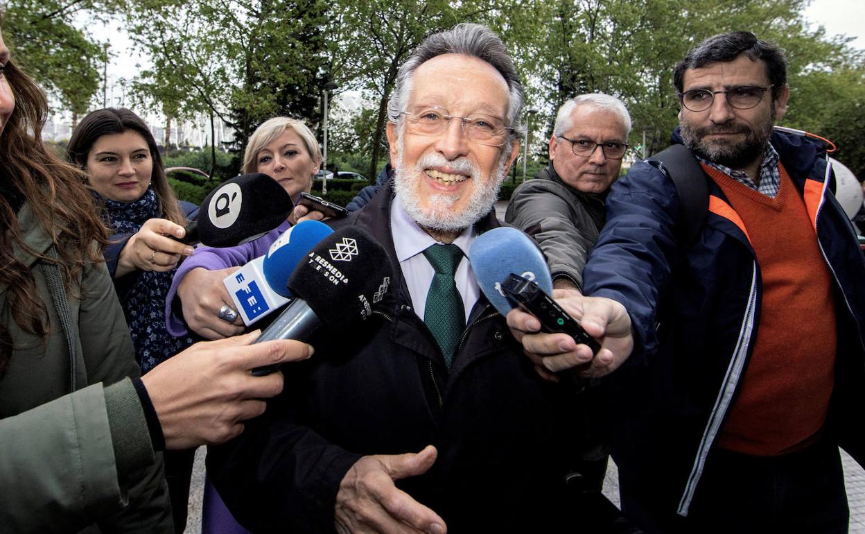 El exvicealcalde Alfonso Grau, a su llegada a la Ciudad de la Justicia.