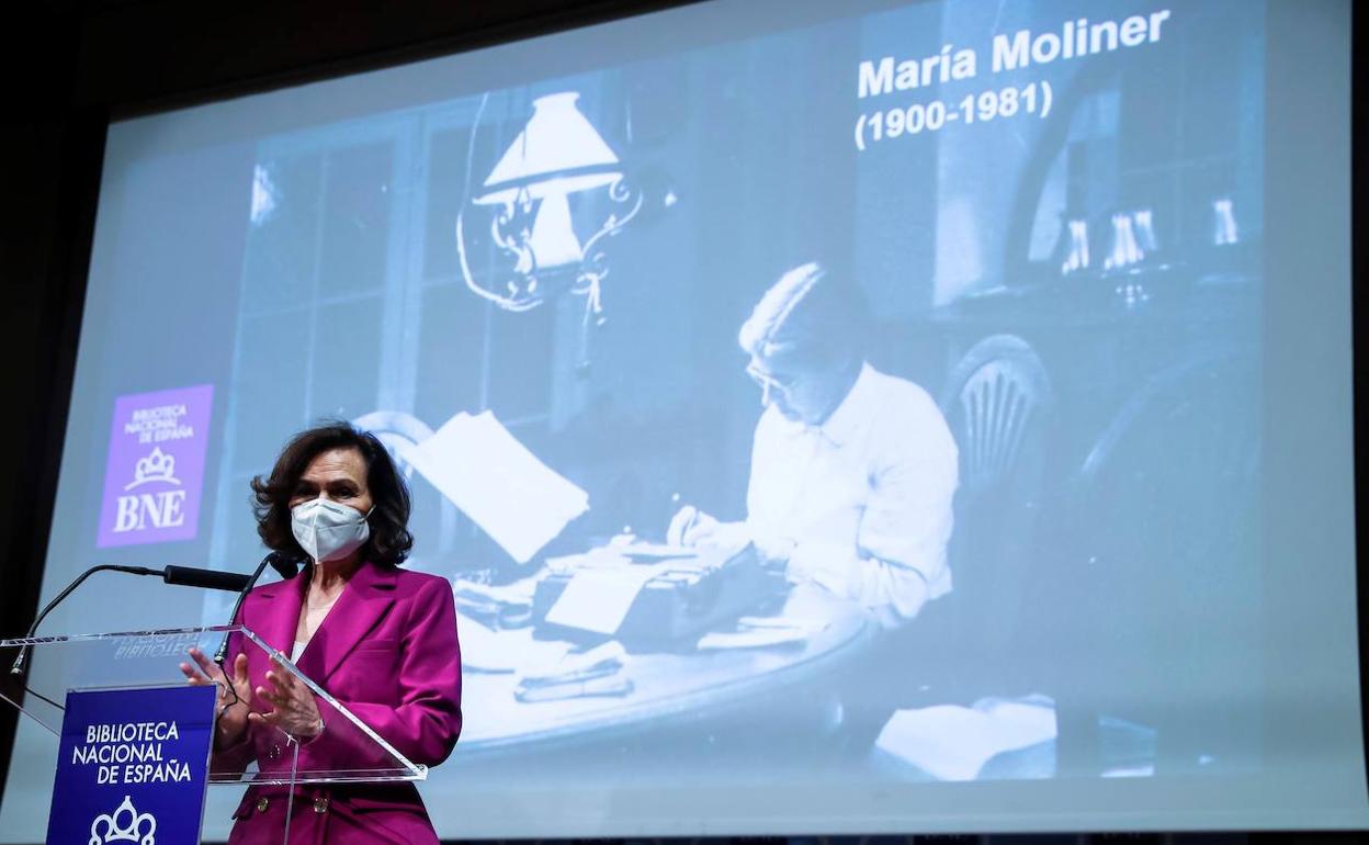 Carmen Calvo en el homenaje de la Biblioteca Nacional a María Moliner.