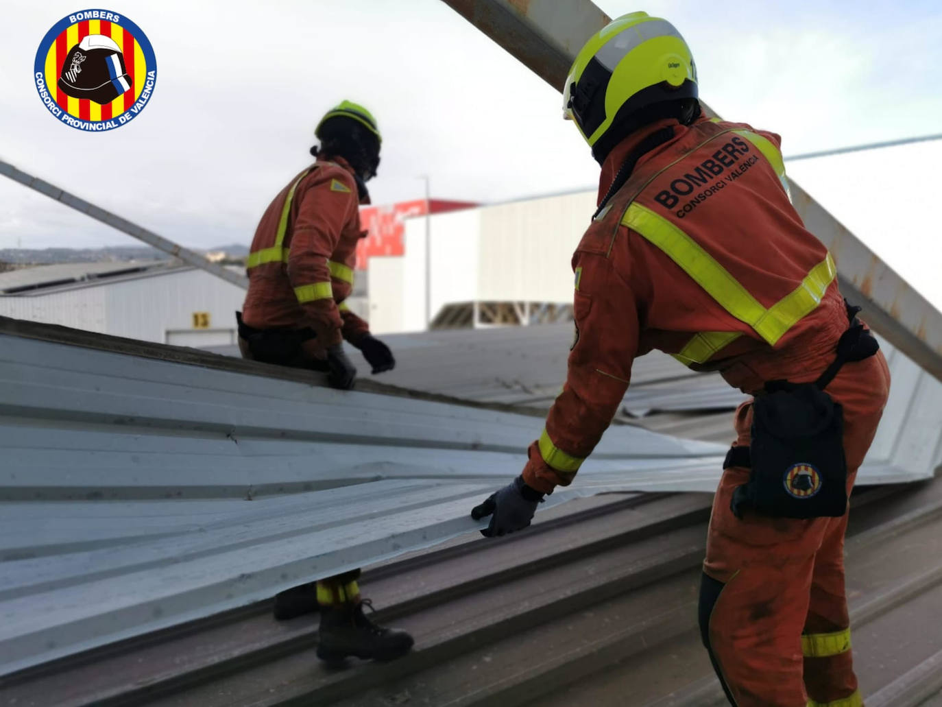 Fotos: &#039;Hortensia&#039; obliga a cerrar parques, jardines y cementerios y provoca incidentes debido a las fuertes rachas de viento