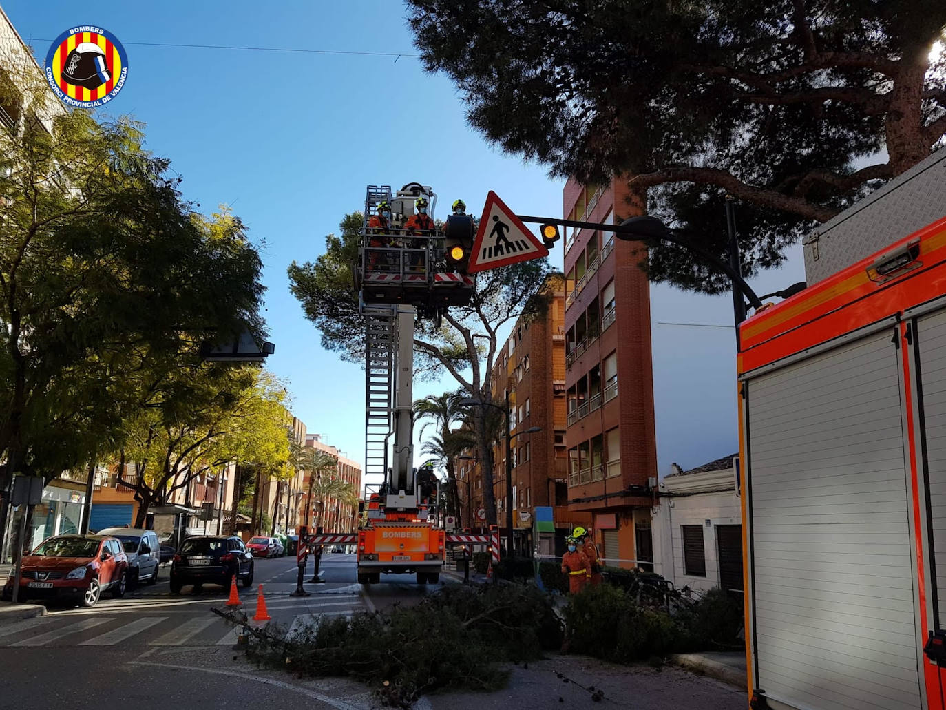 La borrasca deja rachas de hasta 100 km/h en el interior de la provincia de Valencia.