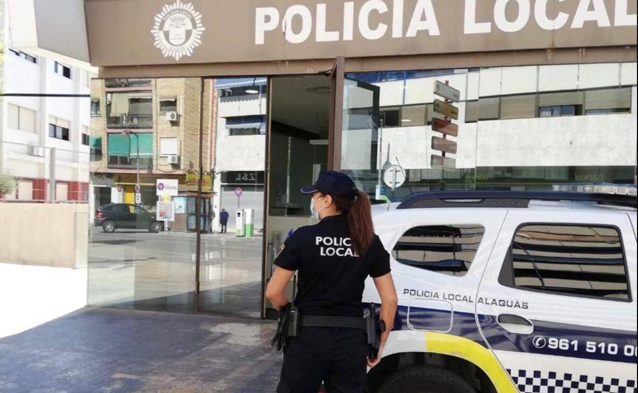 Una agente de la Policía Local de Alaquàs. 