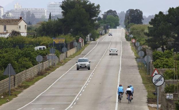 La DGT explica la nueva norma para adelantar a ciclistas, su incumplimiento se sancionará con 200 euros y 3 puntos 