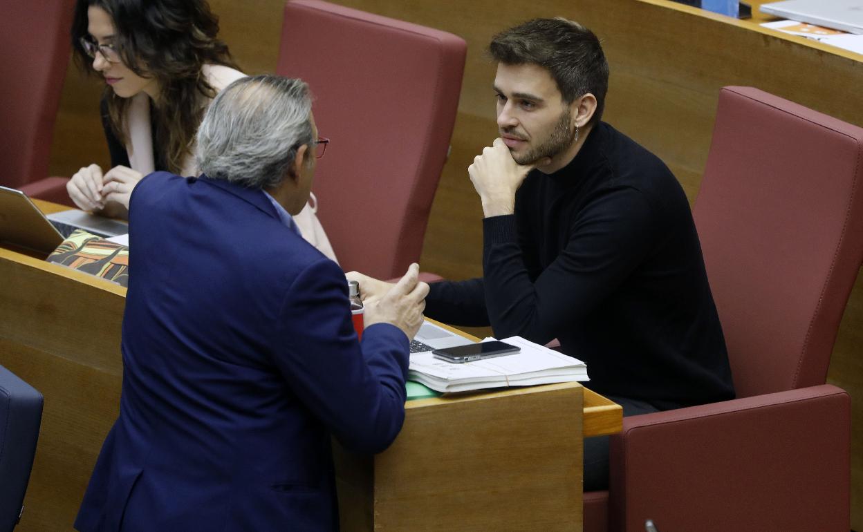 Compromís pide la clausura de centros comerciales y el PSPV replica que no se puede «cerrar más el comercio»